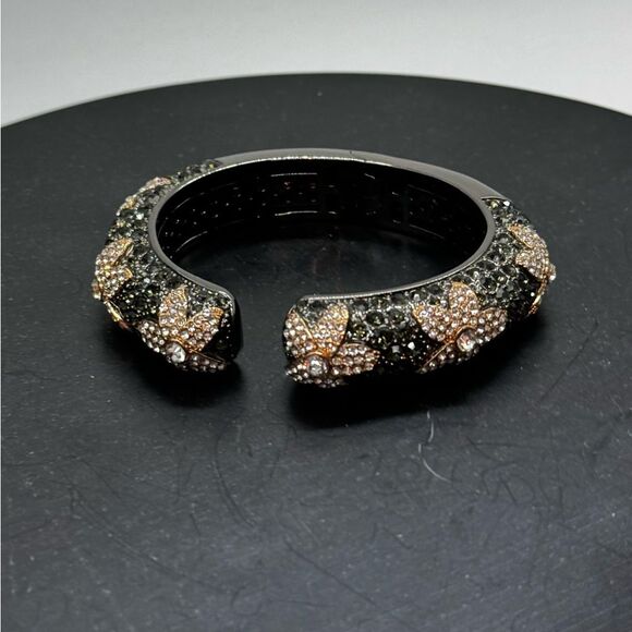 High End Department Store Designer Kissable Hinged Cuff Bracelet with Pave Cz - Picture 11 of 16